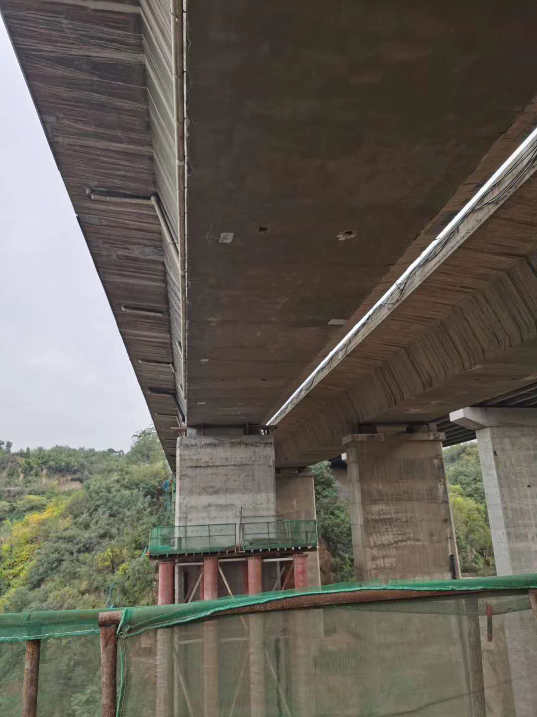 海丰桥梁加固前制定可行设计方案图并用对施工方法